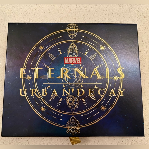 NWT ETERNAL URBAN DECAY EYESHADOW PALETTE 💯 % AUTHENTIC - Picture 2 of 4